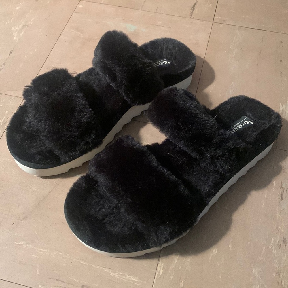 Koolaburra by UGG black fuzzy slippers
